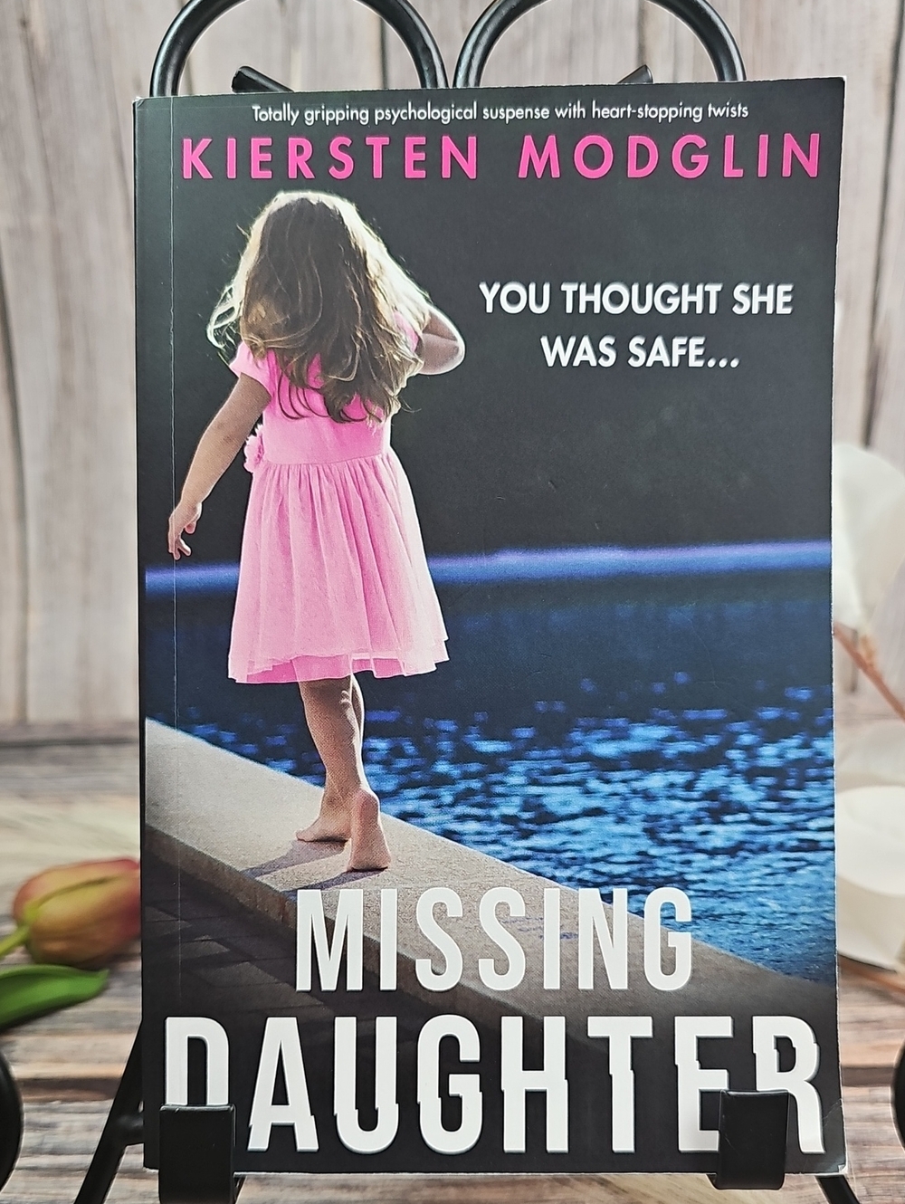KIERSTEN MODGLIN MISSING DAUGHTER PSYCHOLGICAL SUSPENSE PAPERBACK BOOK